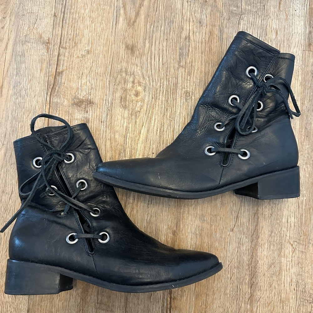 Matisse Dark Leather Lace-Up Boots